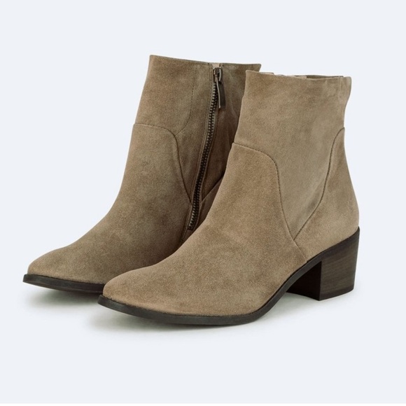 Paul Green NWT Nicole Bootie Antelope Beige Soft Suede Ankle Side Zip Size 10.5 - Picture 1 of 11